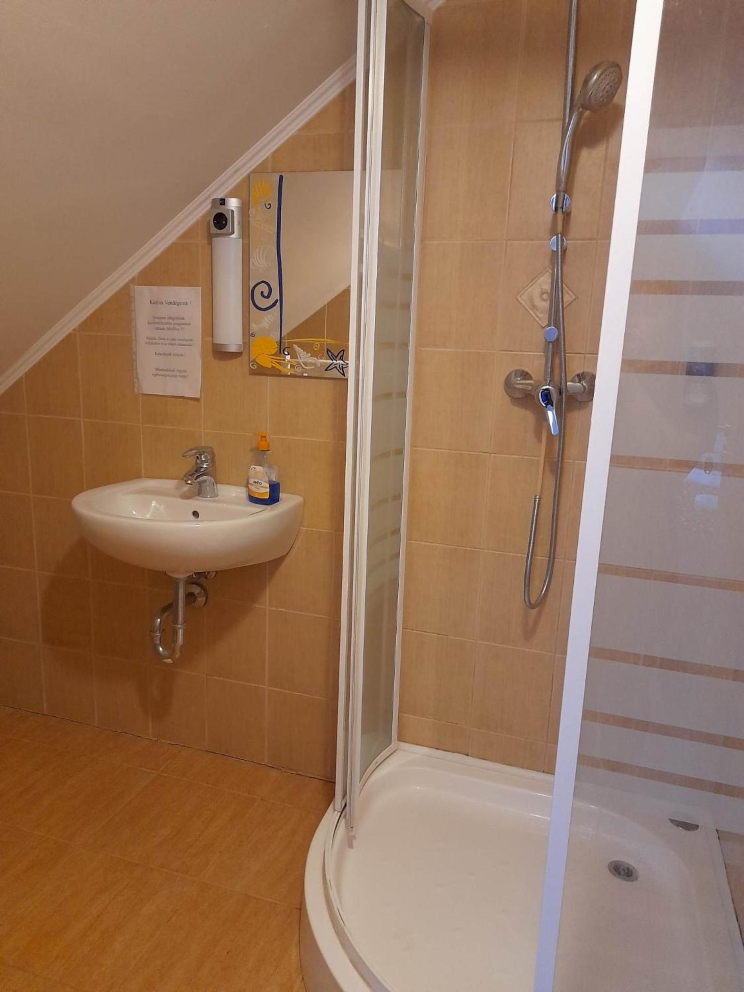 Bed & Breakfast Kemences Fogado Tardos